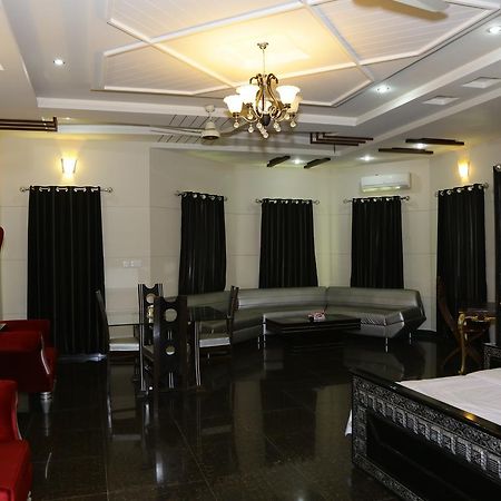 Midway Hotel & Restaurant Sadiqabad Exterior photo