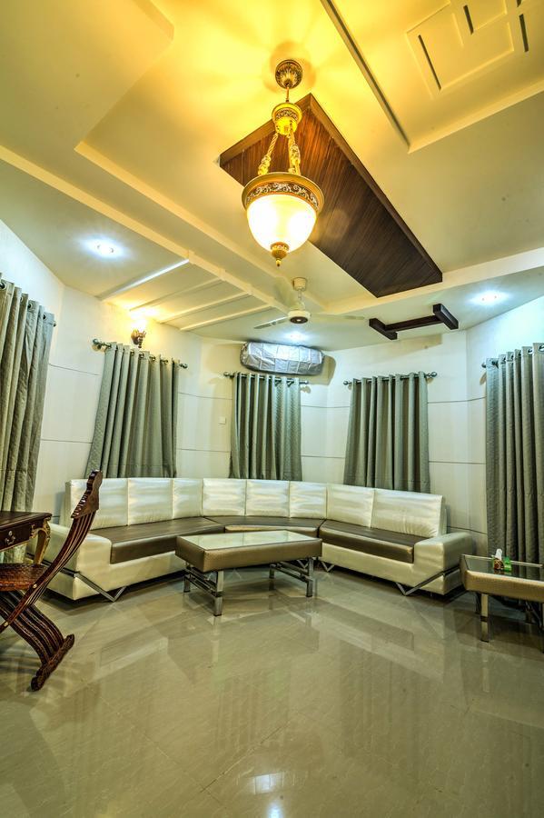 Midway Hotel & Restaurant Sadiqabad Exterior photo