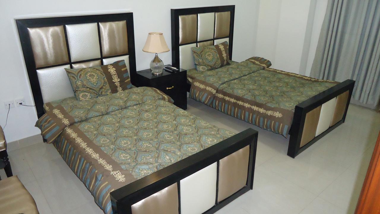 Midway Hotel & Restaurant Sadiqabad Exterior photo