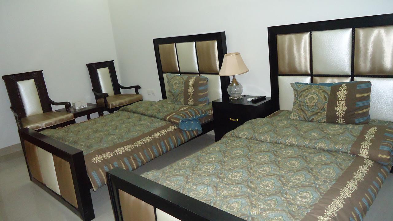 Midway Hotel & Restaurant Sadiqabad Exterior photo