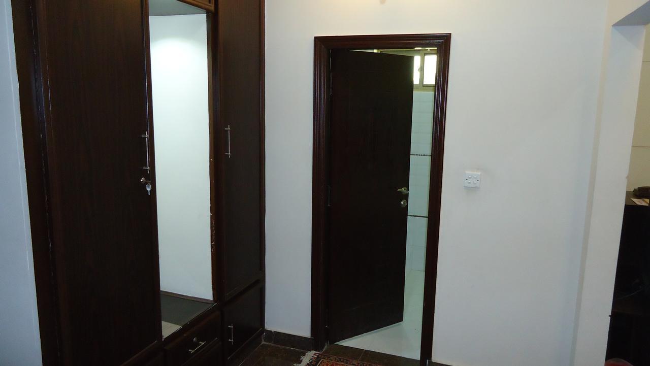 Midway Hotel & Restaurant Sadiqabad Exterior photo