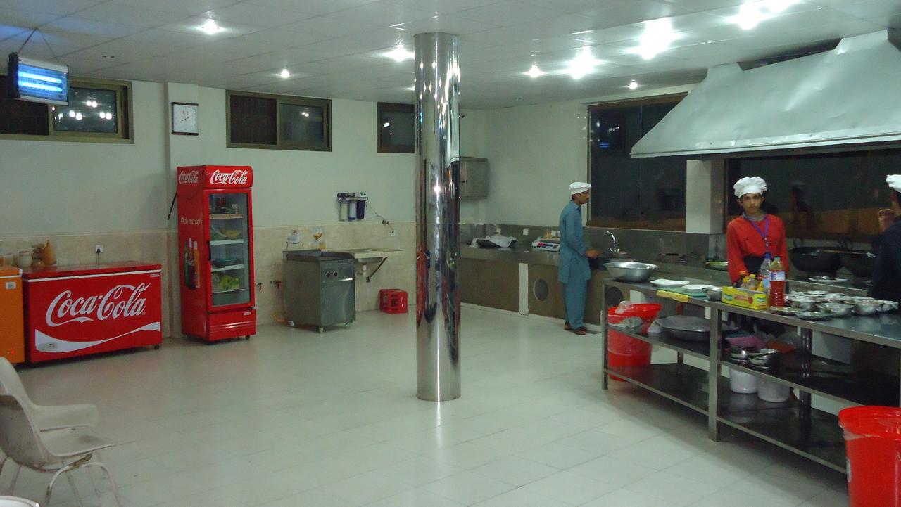 Midway Hotel & Restaurant Sadiqabad Exterior photo