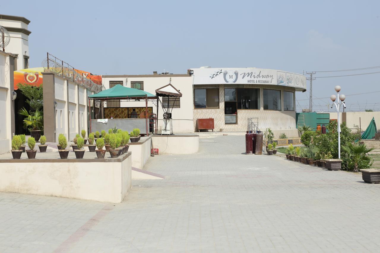 Midway Hotel & Restaurant Sadiqabad Exterior photo