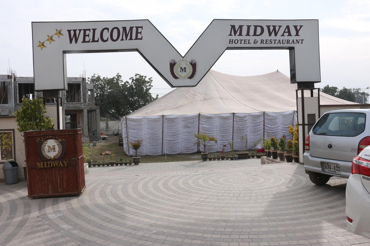 Midway Hotel & Restaurant Sadiqabad Exterior photo