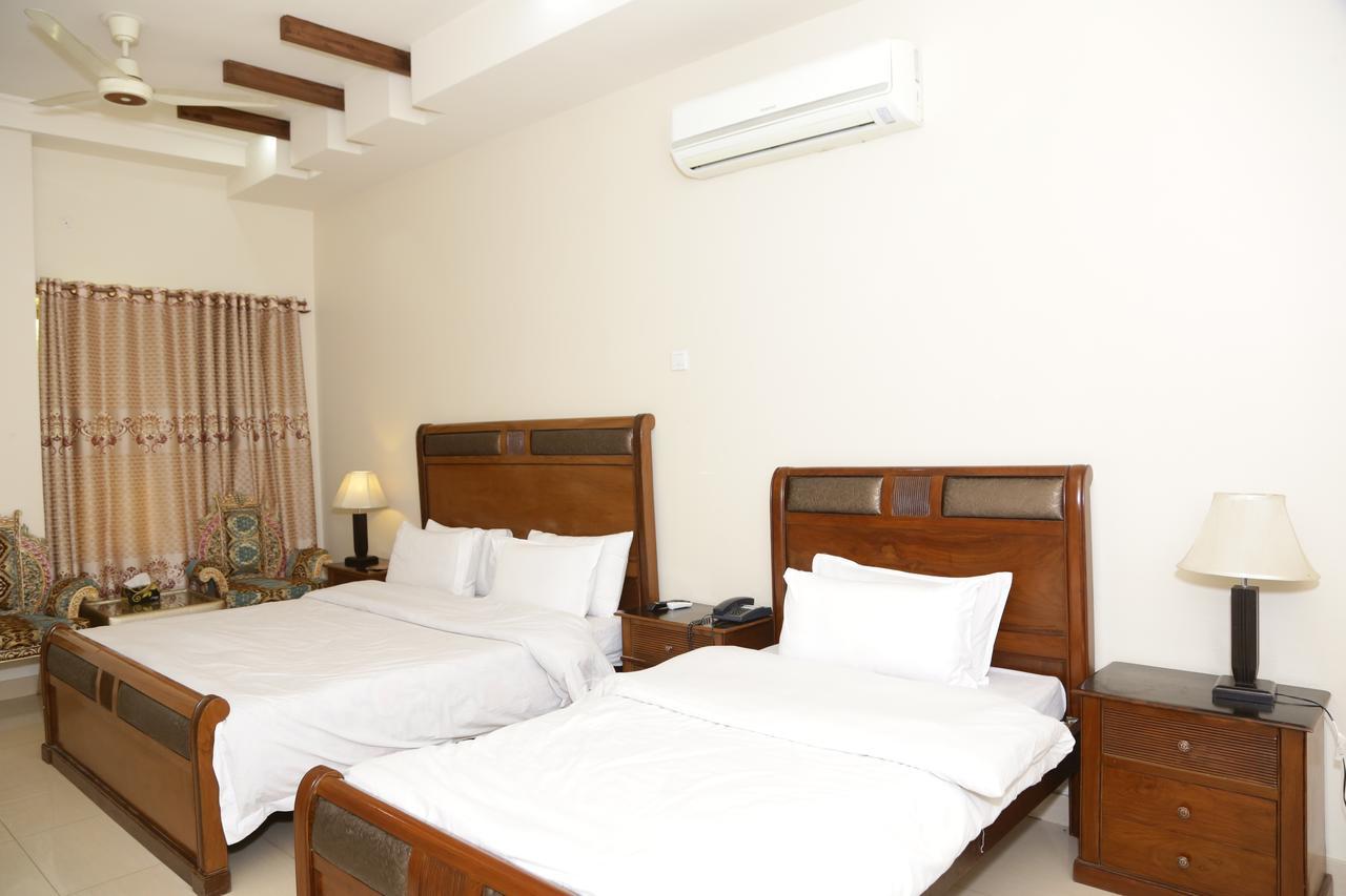Midway Hotel & Restaurant Sadiqabad Exterior photo