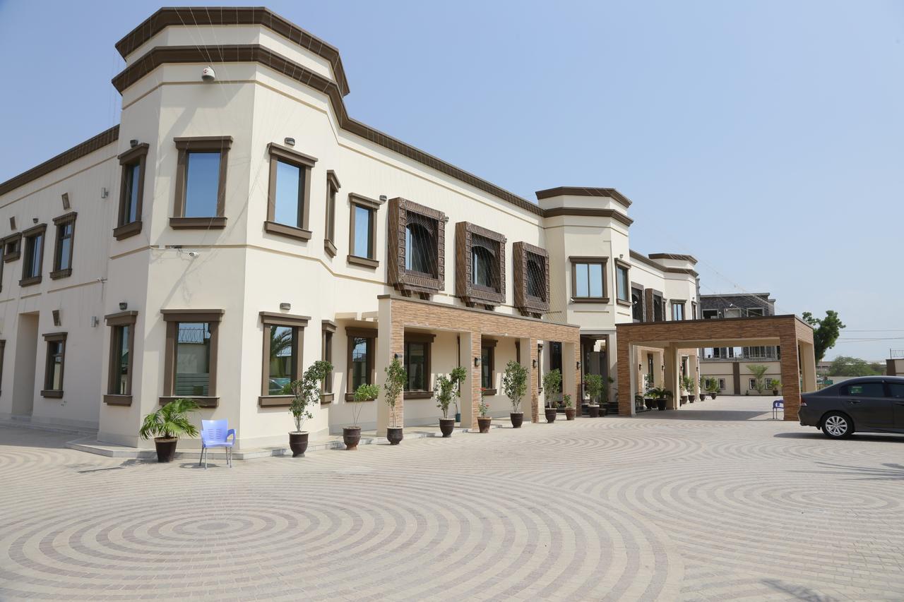 Midway Hotel & Restaurant Sadiqabad Exterior photo