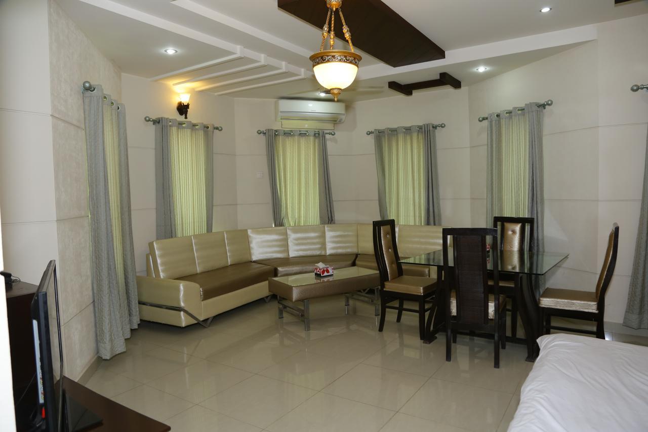 Midway Hotel & Restaurant Sadiqabad Exterior photo